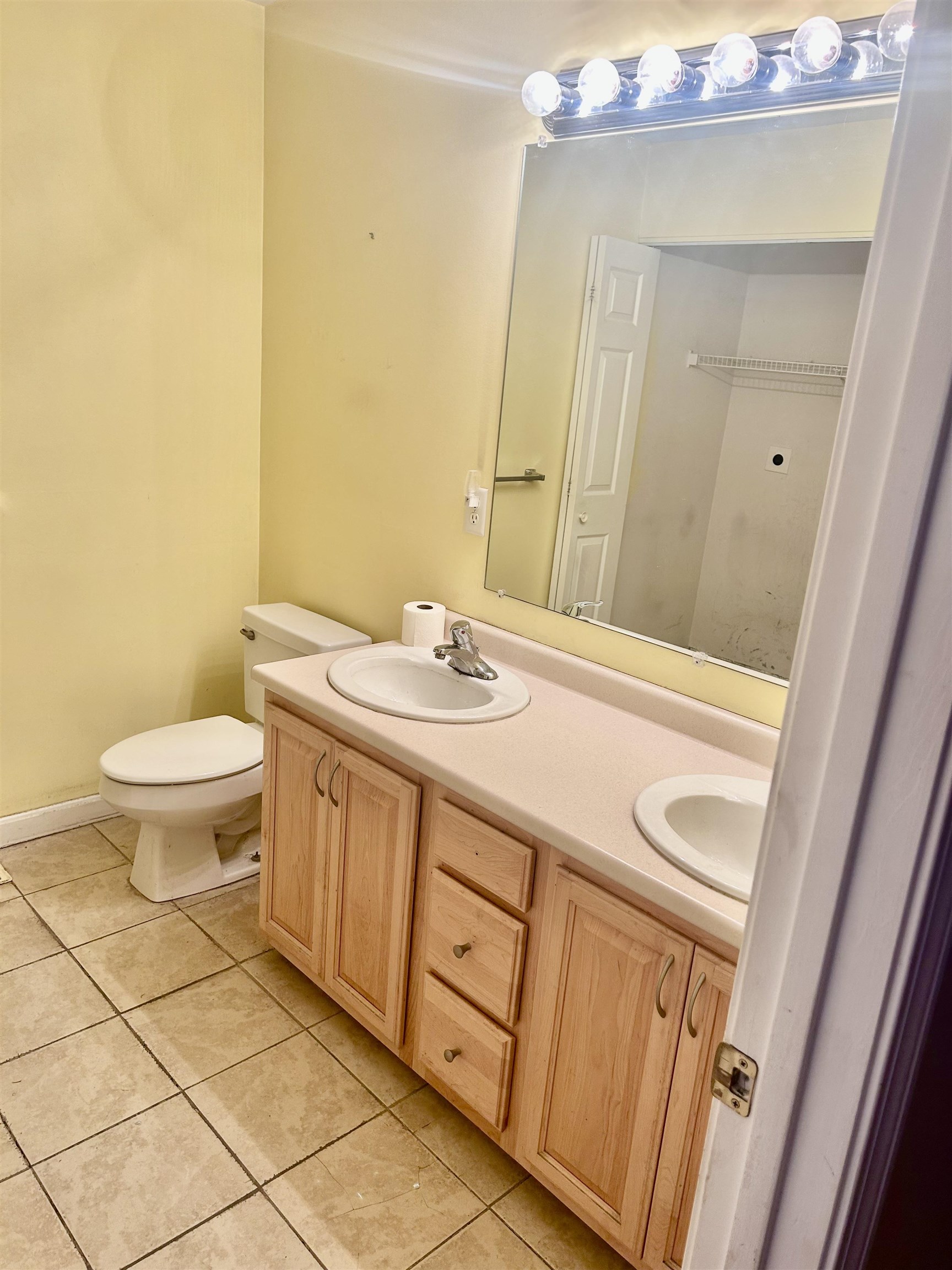 25 Shadowbrook Drive, Unit B Hudson, NH 03051 - Photo 2 of 15