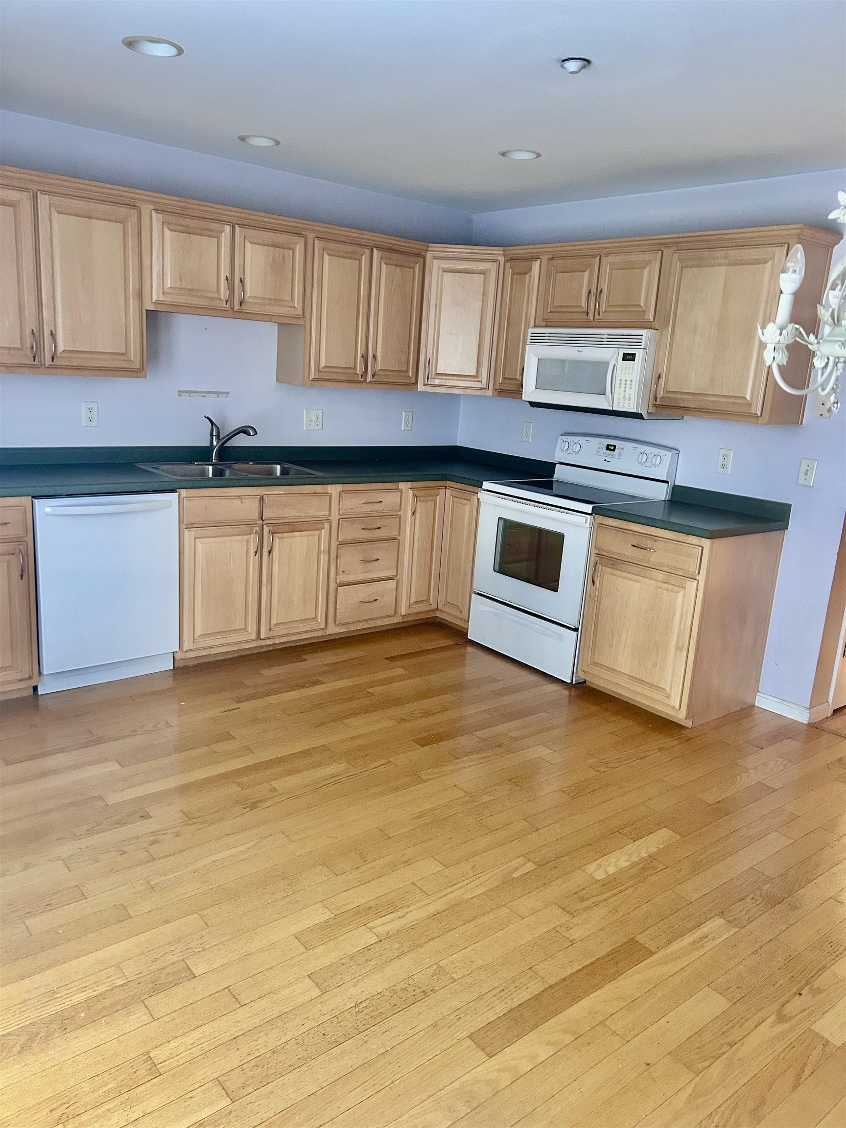 25 Shadowbrook Drive, Unit B Hudson, NH 03051 - Photo 4 of 15