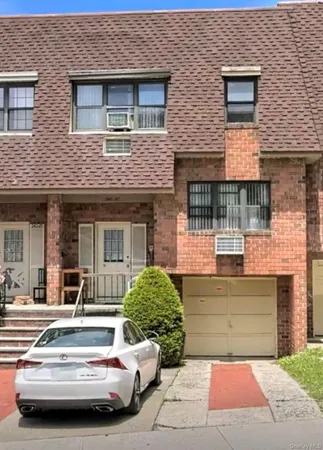 $2,400 | 240-27 69th Avenue | Douglaston