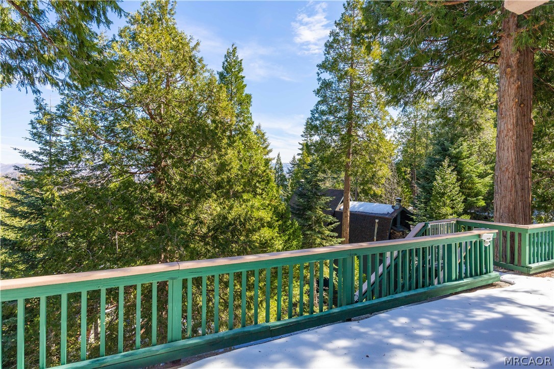 277 Grizzly Road Lake Arrowhead, CA 92352 - Photo 11 of 33 a view of a wooden fence