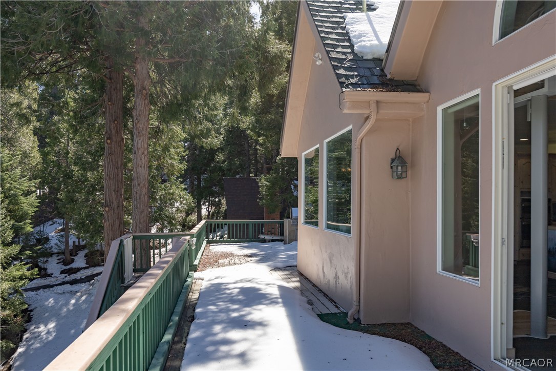 277 Grizzly Road Lake Arrowhead, CA 92352 - Photo 13 of 33 a view of a house with backyard and sitting area
