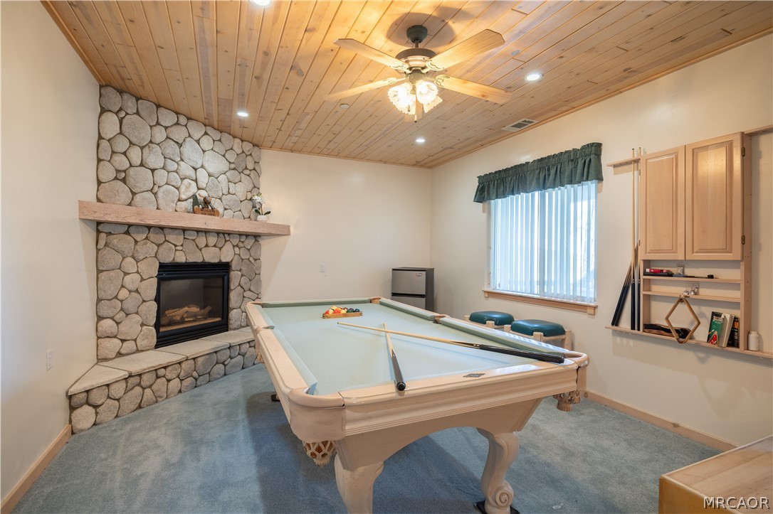 277 Grizzly Road Lake Arrowhead, CA 92352 - Photo 29 of 33 a living room with furniture and a fireplace