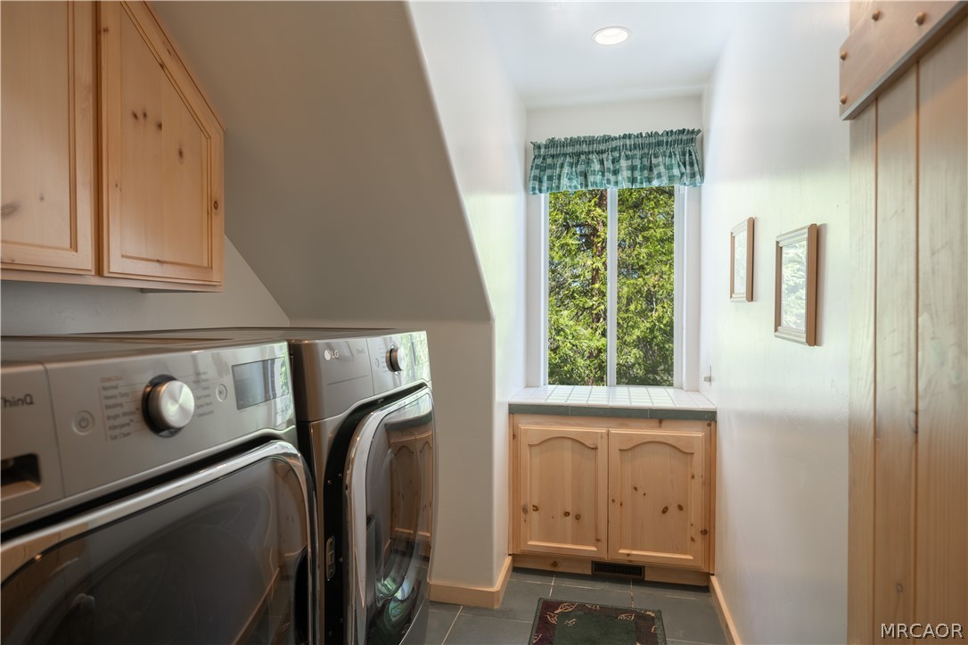 277 Grizzly Road Lake Arrowhead, CA 92352 - Photo 31 of 33 a utility room with a window dryer and washer