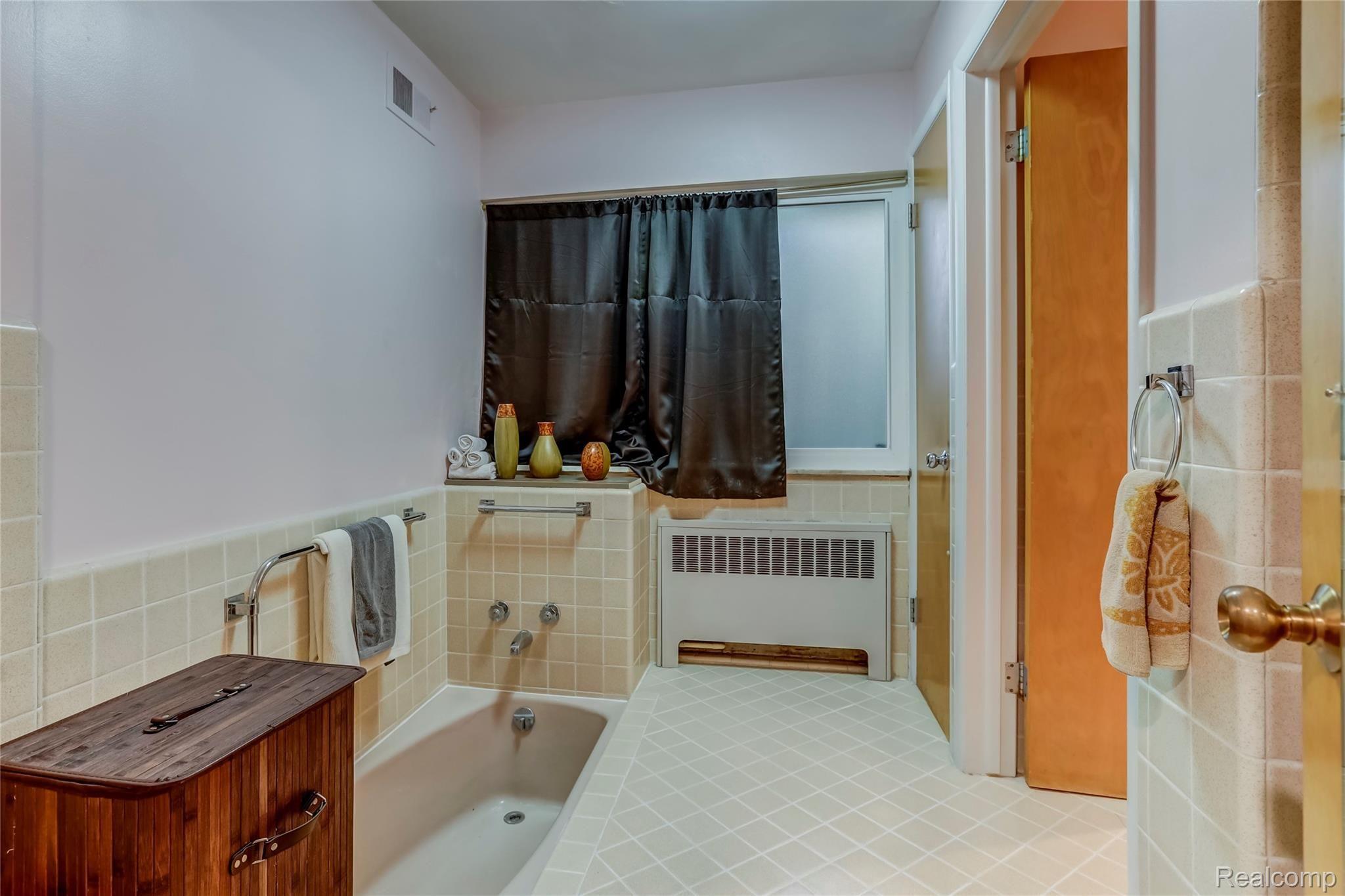6205 Norham Road Bloomfield Hills, MI 48301 - Photo 29 of 45 6205 Norham Road, Bloomfield Hills, MI-31.jpg-FULL
