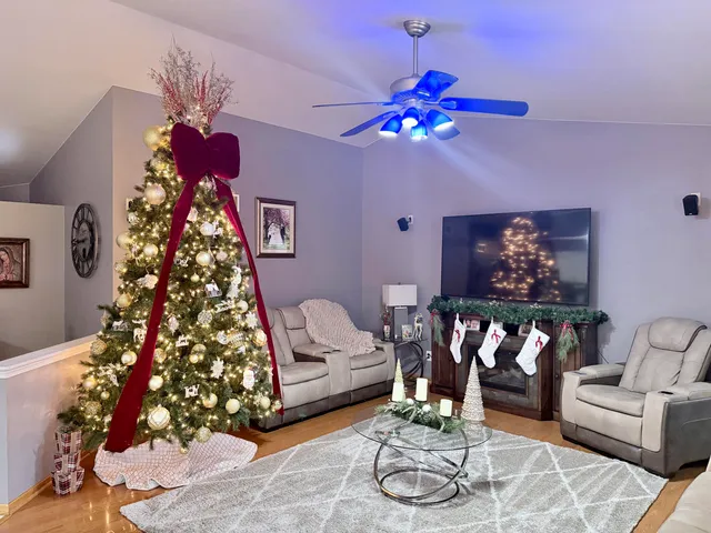 $469,900 | 3010 West Kimberly Avenue, Greenfield, WI 53221