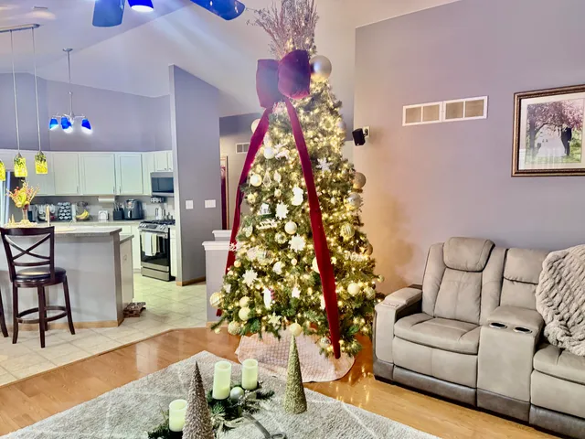 $469,900 | 3010 West Kimberly Avenue, Greenfield, WI 53221