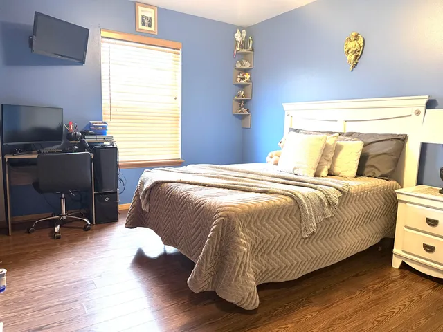 $469,900 | 3010 West Kimberly Avenue, Greenfield, WI 53221