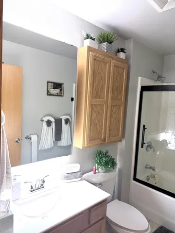 $469,900 | 3010 West Kimberly Avenue, Greenfield, WI 53221