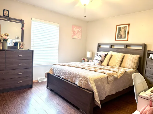 $469,900 | 3010 West Kimberly Avenue, Greenfield, WI 53221