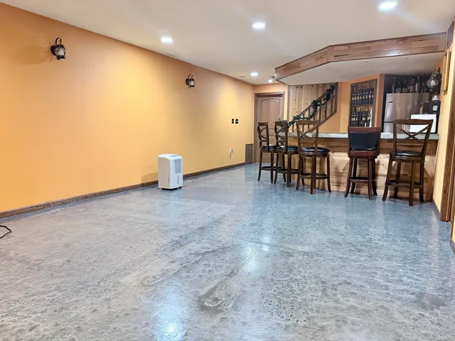 $469,900 | 3010 West Kimberly Avenue, Greenfield, WI 53221