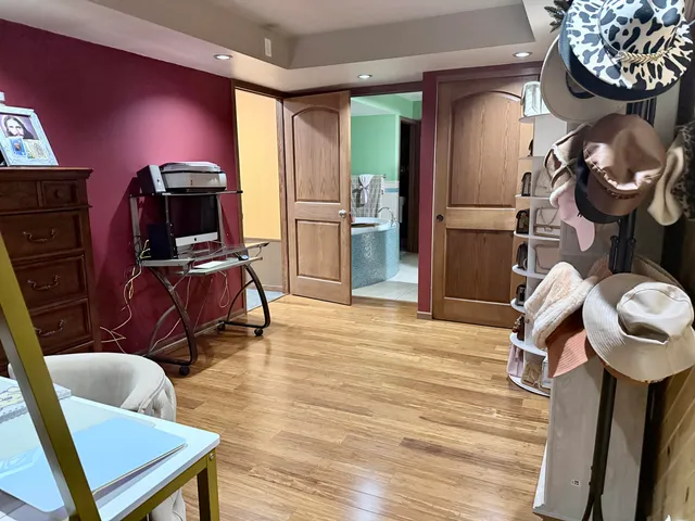 $469,900 | 3010 West Kimberly Avenue, Greenfield, WI 53221