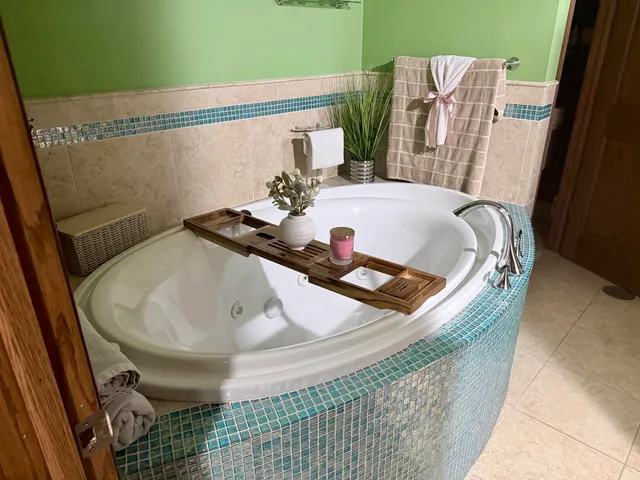 $469,900 | 3010 West Kimberly Avenue, Greenfield, WI 53221