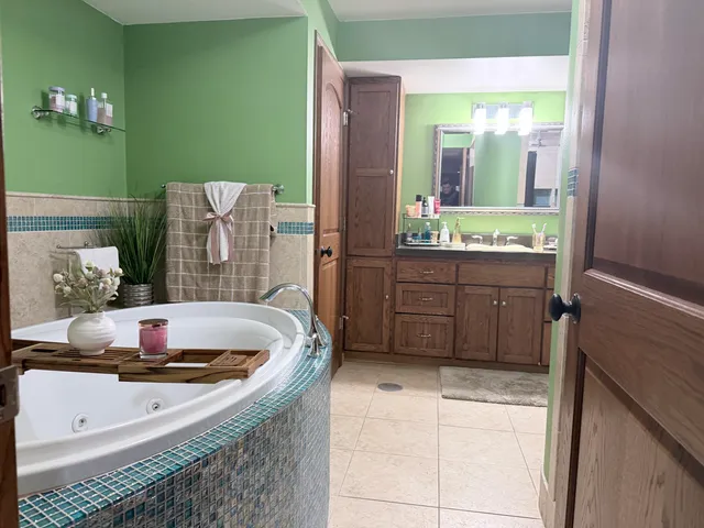 $469,900 | 3010 West Kimberly Avenue, Greenfield, WI 53221