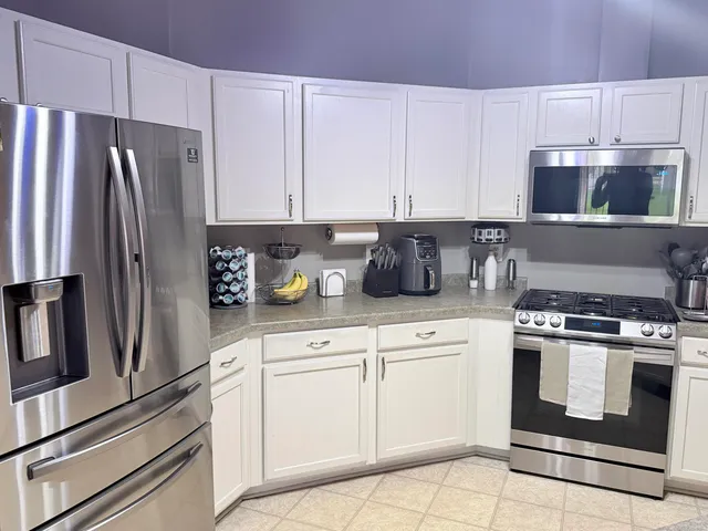 $469,900 | 3010 West Kimberly Avenue, Greenfield, WI 53221