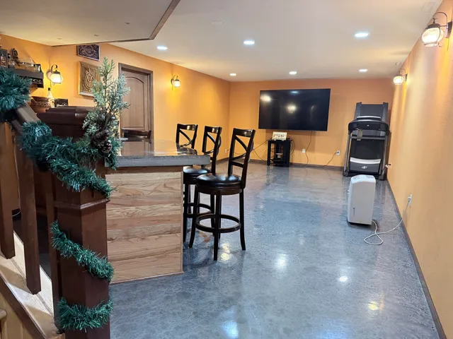 $469,900 | 3010 West Kimberly Avenue, Greenfield, WI 53221