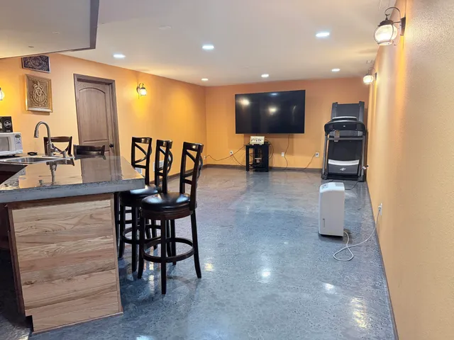 $469,900 | 3010 West Kimberly Avenue, Greenfield, WI 53221