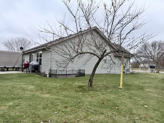 $469,900 | 3010 West Kimberly Avenue, Greenfield, WI 53221