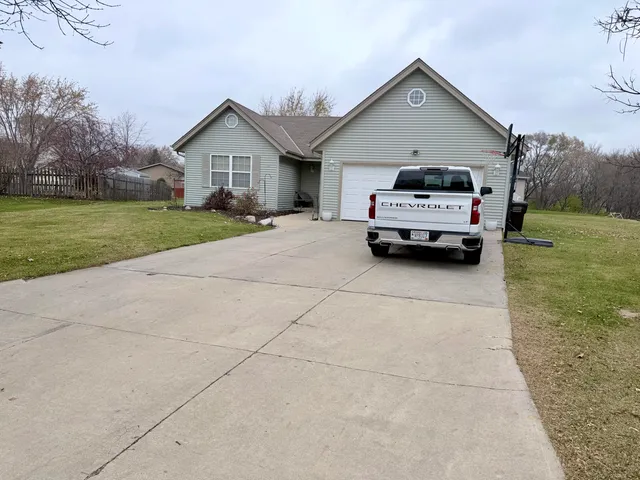 $469,900 | 3010 West Kimberly Avenue, Greenfield, WI 53221