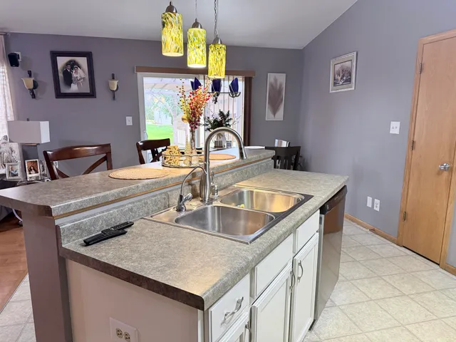 $469,900 | 3010 West Kimberly Avenue, Greenfield, WI 53221