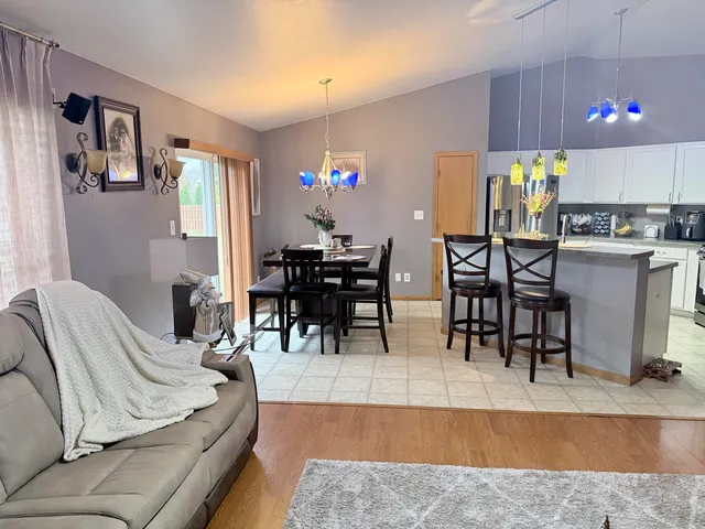 $469,900 | 3010 West Kimberly Avenue, Greenfield, WI 53221