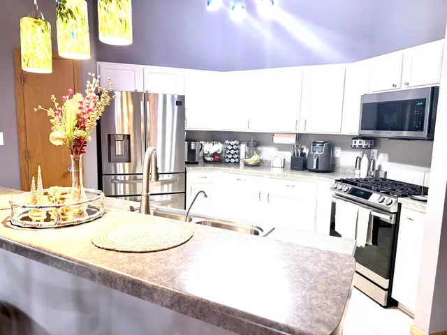 $469,900 | 3010 West Kimberly Avenue, Greenfield, WI 53221