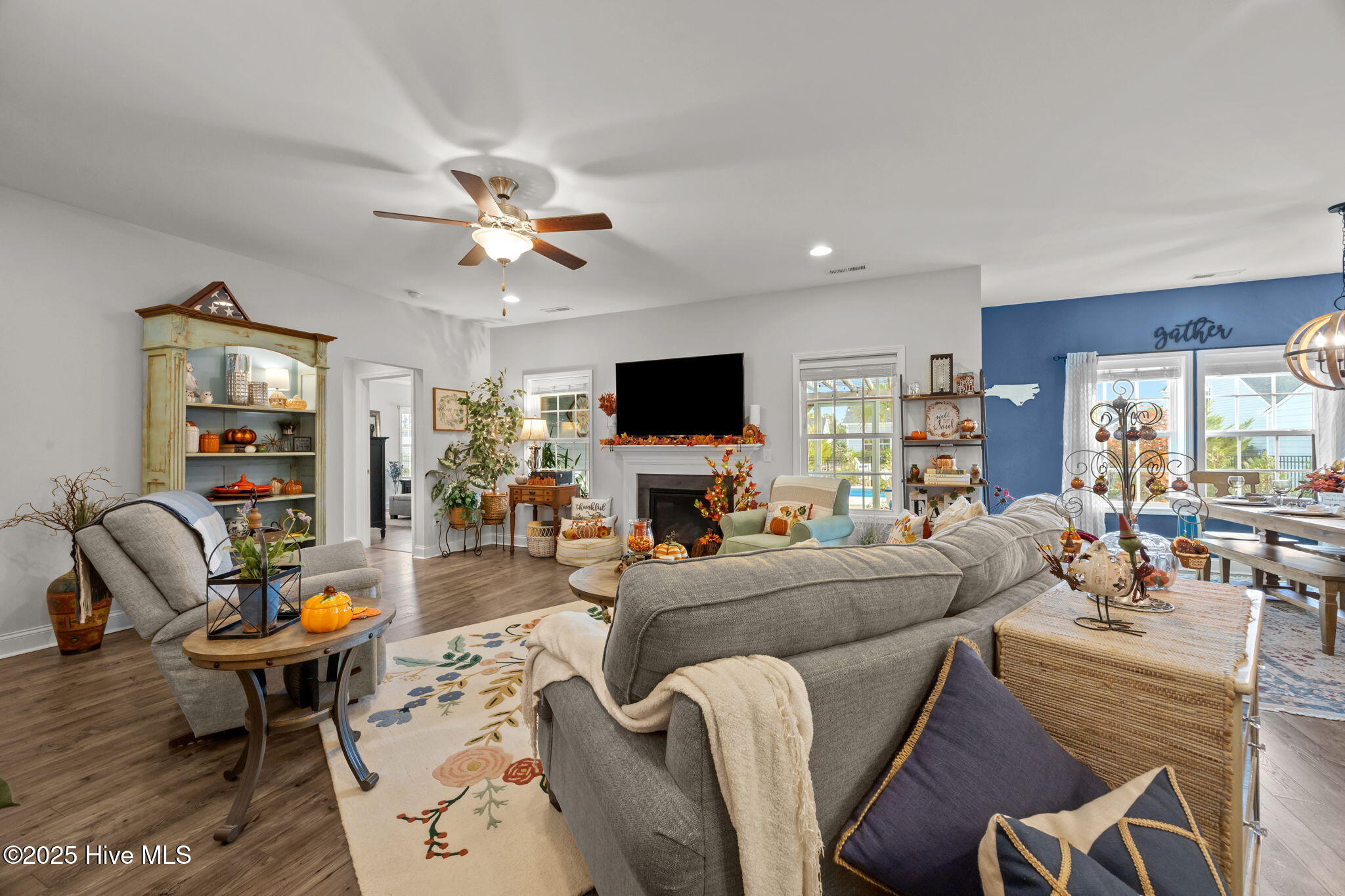 5229 Nat'l Gdn Trail Winnabow, NC 28479 - Photo 26 of 50 Living Room