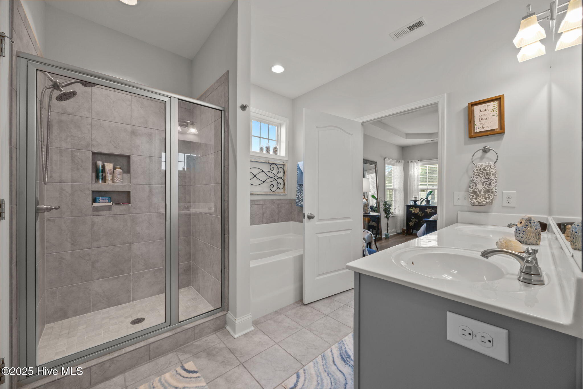 5229 Nat'l Gdn Trail Winnabow, NC 28479 - Photo 44 of 50 Master Bath