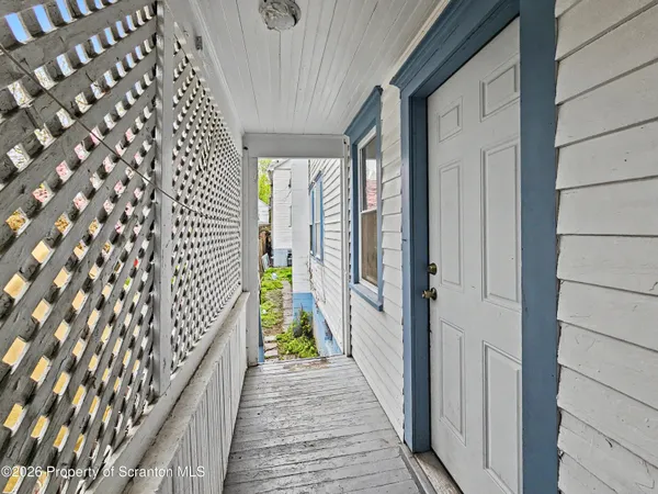$1,400 | 109 1/2 Penn Street, Kingston, PA 18704