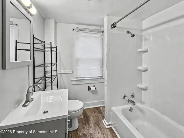 $1,400 | 109 1/2 Penn Street, Kingston, PA 18704