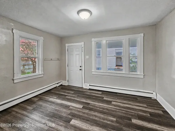 $1,400 | 109 1/2 Penn Street, Kingston, PA 18704