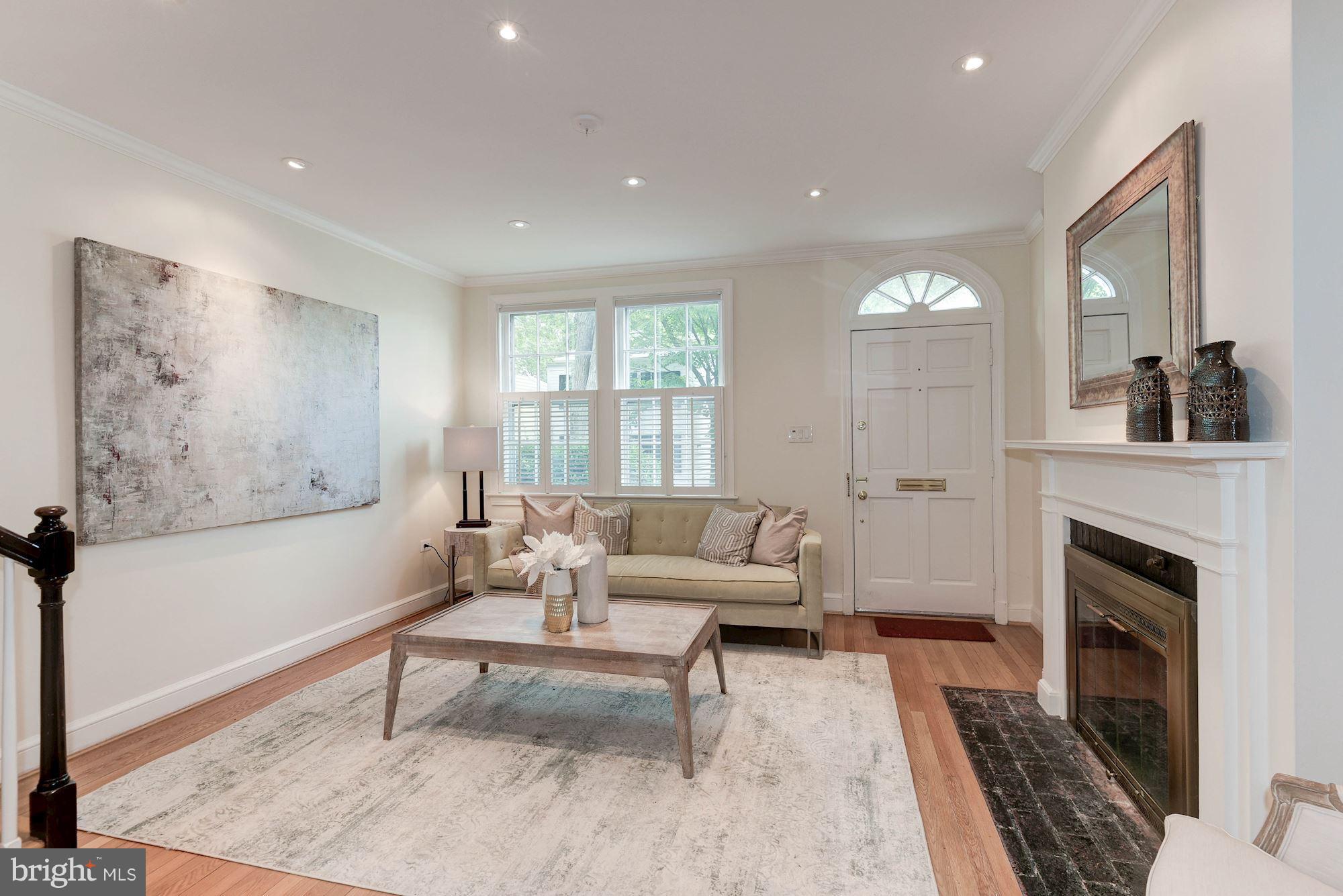 3419 Reservoir Road Northwest Washington, DC 20007 - Photo 4 of 25 Living Room