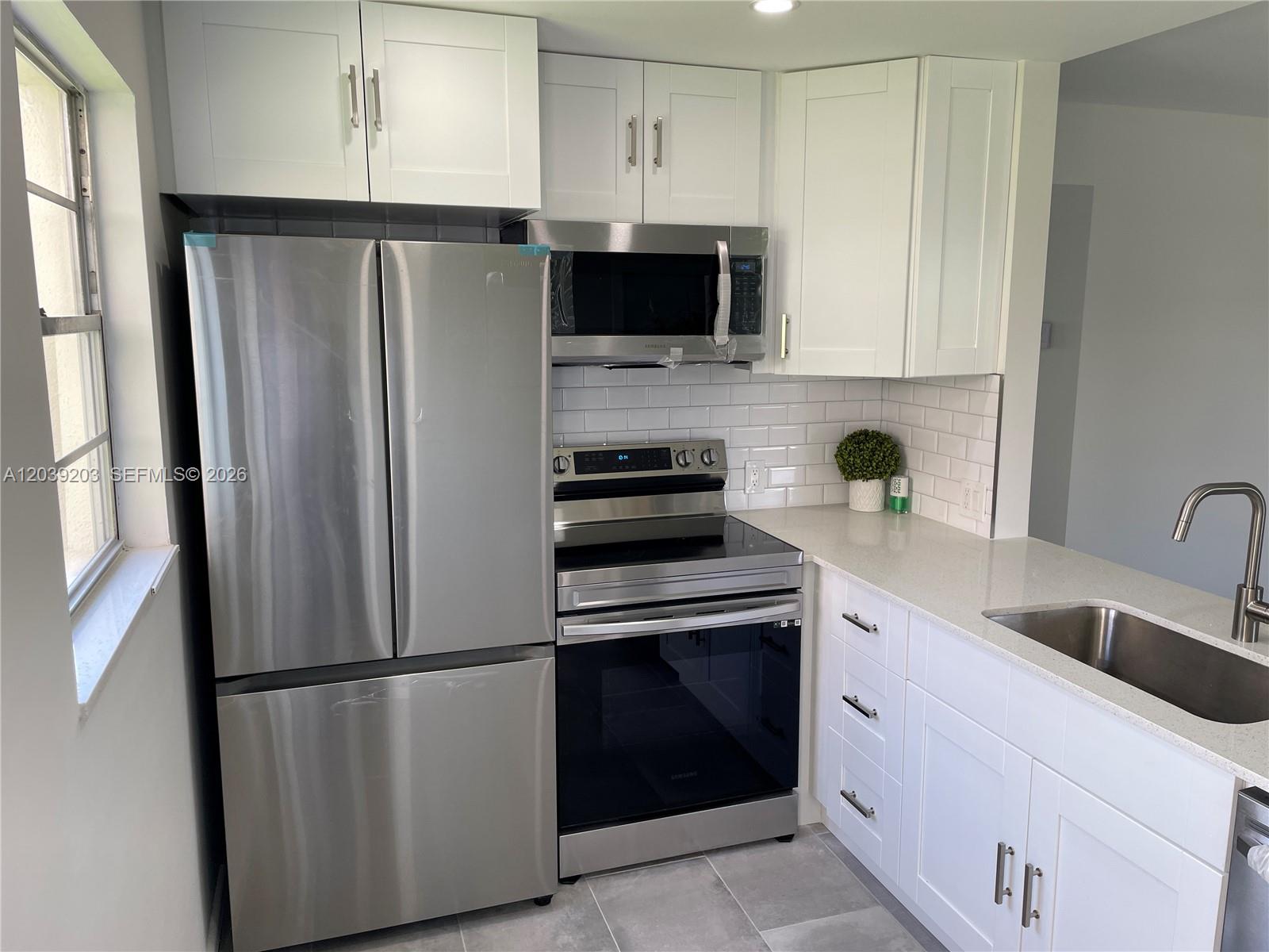 136 Brighton D, Unit 136 Boca Raton, FL 33434 - Photo 7 of 46