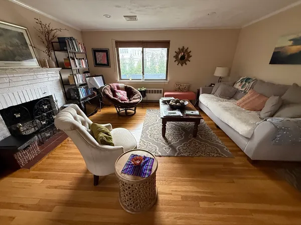 $4,400 | 9 Reservoir Road, Unit 2, Brookline, MA 02467