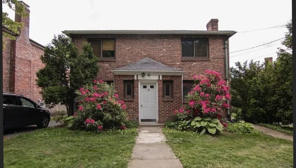 $4,400 | 9 Reservoir Road, Unit 2, Brookline, MA 02467