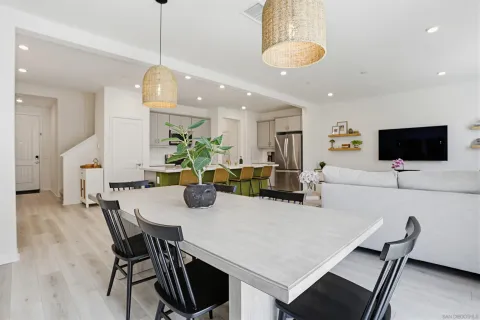 $859,000 | 1739 Vly Oak Way, Oceanside, CA 92056