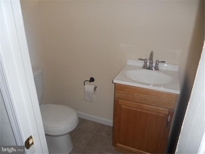 4550 Fernhill Road Philadelphia, PA 19144 - Photo 13 of 25 Bathroom