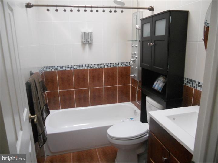4550 Fernhill Road Philadelphia, PA 19144 - Photo 22 of 25 Bathroom