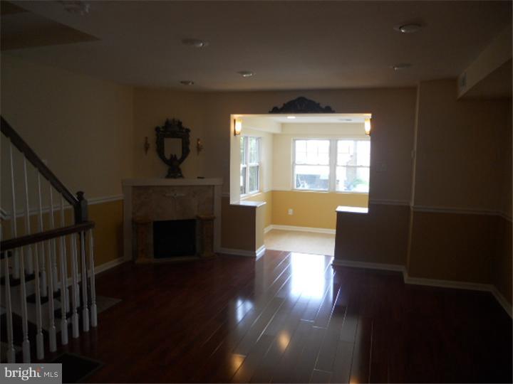 4550 Fernhill Road Philadelphia, PA 19144 - Photo 5 of 25 Living Room