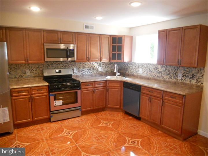 4550 Fernhill Road Philadelphia, PA 19144 - Photo 7 of 25 Kitchen