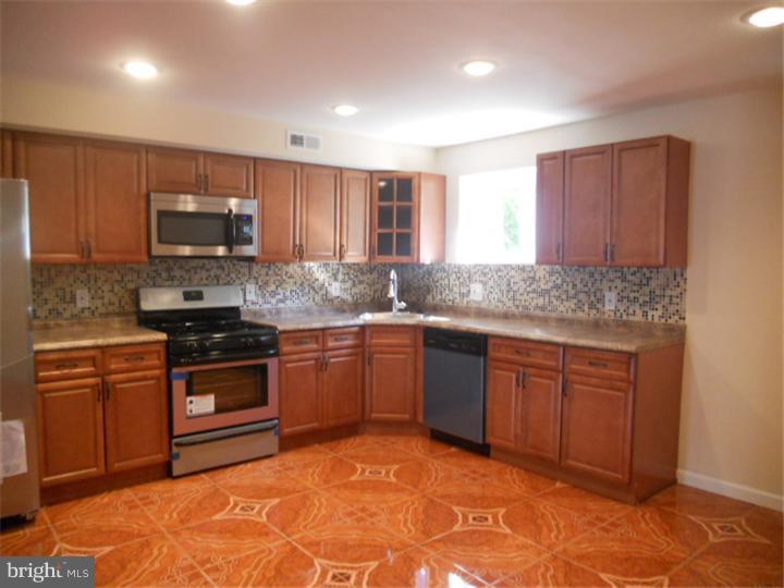 4550 Fernhill Road Philadelphia, PA 19144 - Photo 10 of 25 Kitchen
