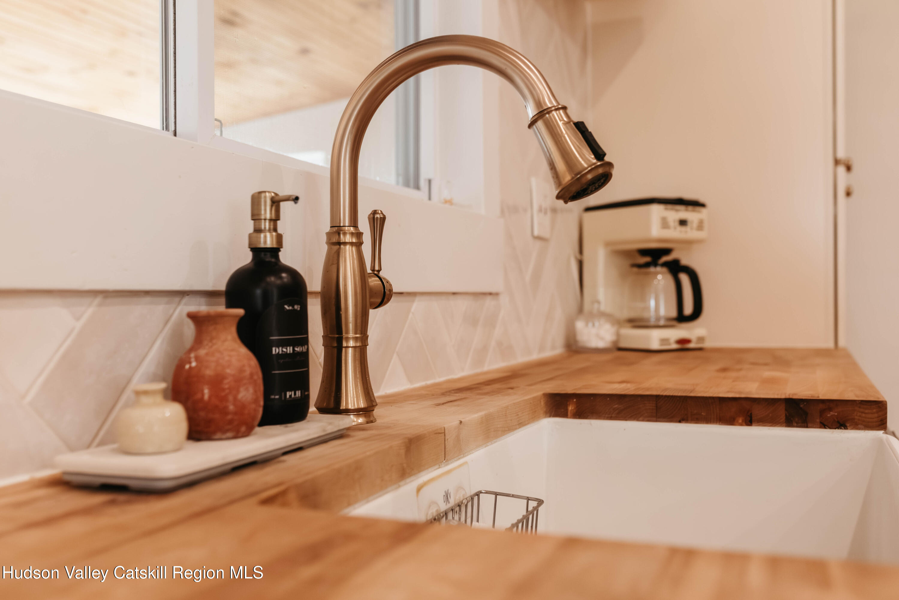 489 Forest Road Wallkill, NY 12589 - Photo 9 of 32 a close view of a faucet in the kitchen