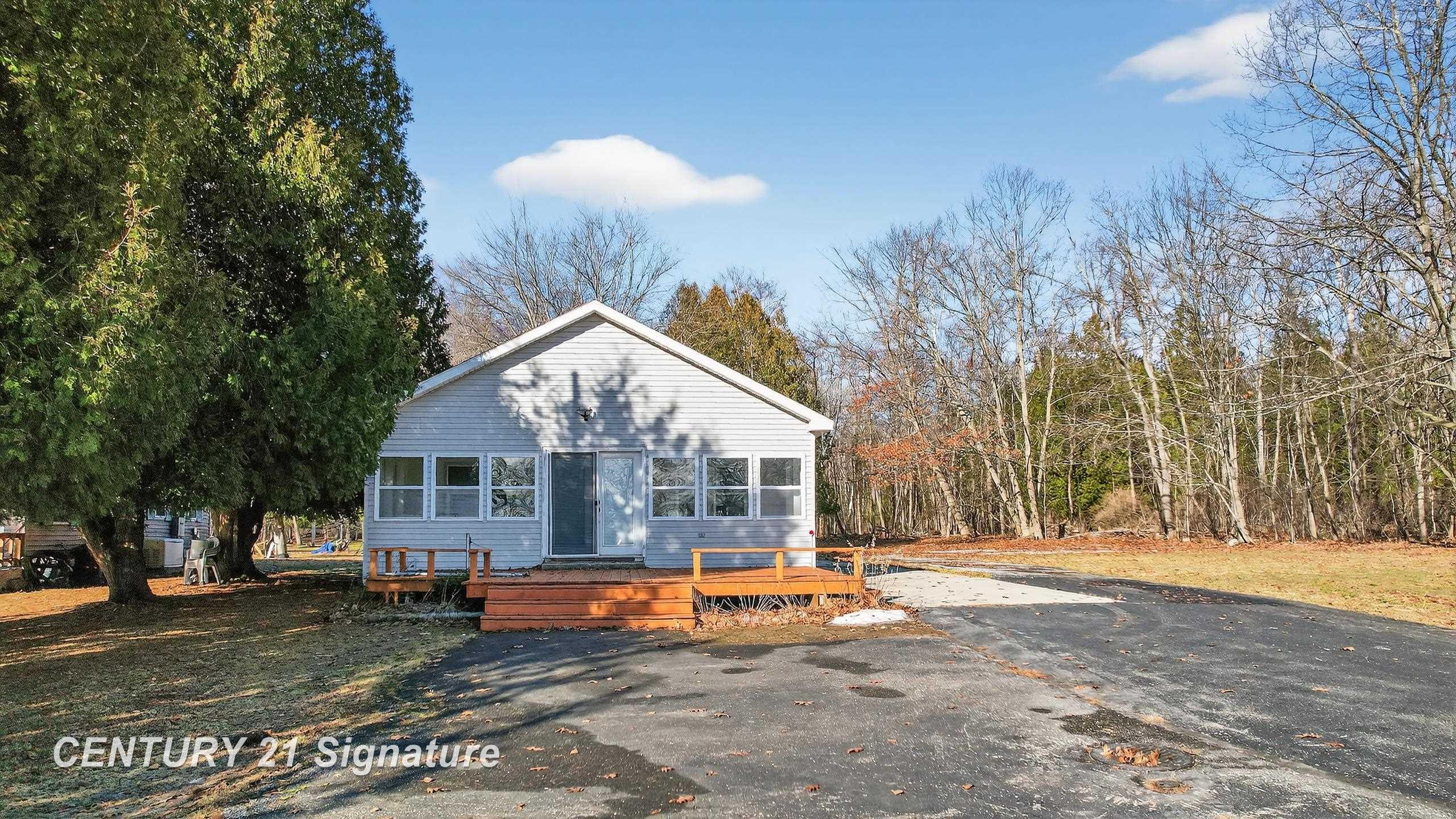 1647 North Huron Road Tawas City, MI 48763 - Photo 2 of 61