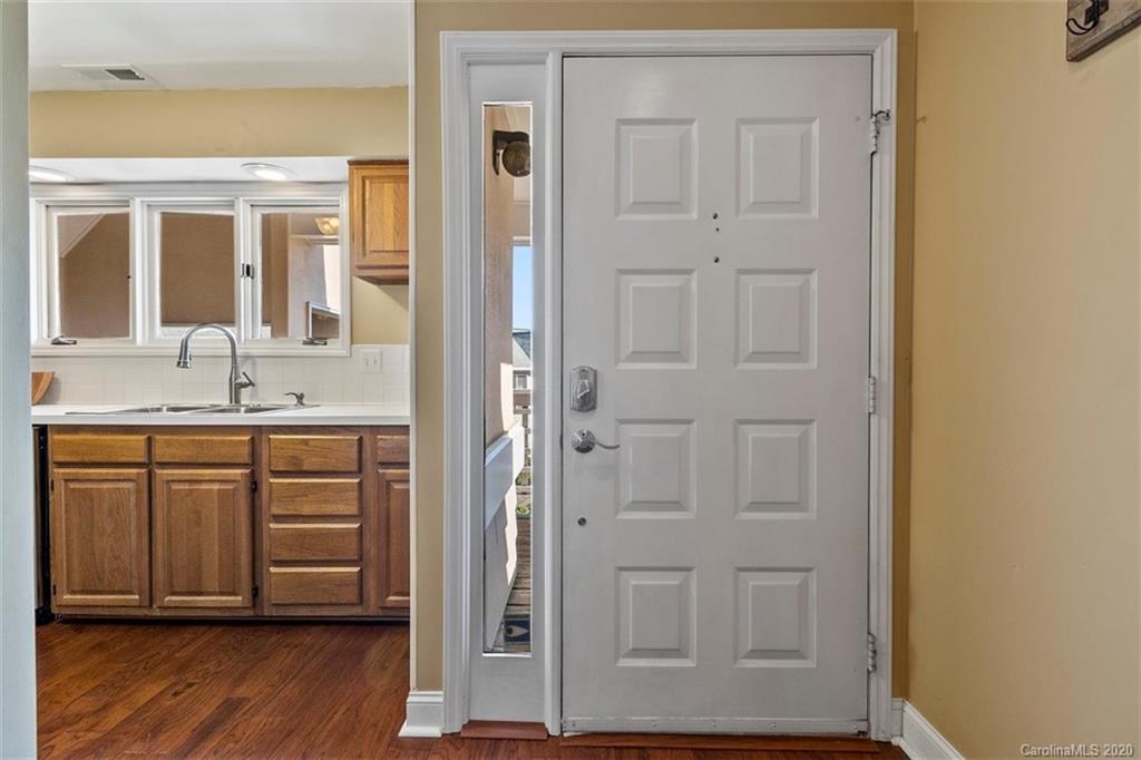 232 Queens Road, Unit 39 Charlotte, NC 28204 - Photo 6 of 29 a bathroom with a sink and a mirror