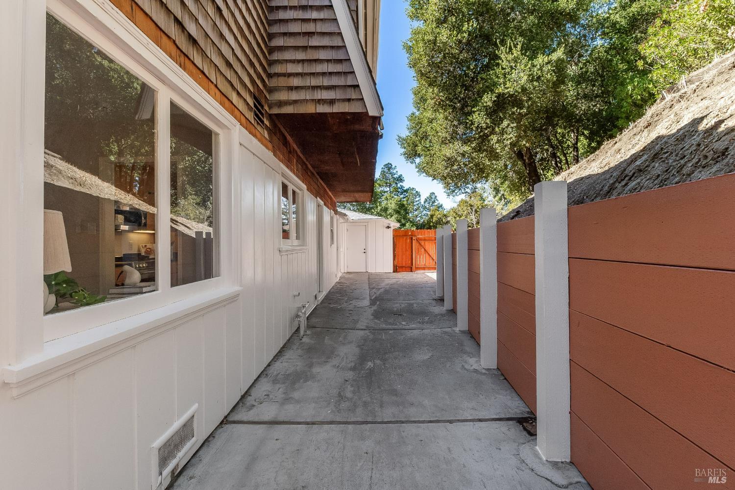 3384 Deer Hill Road Lafayette, CA 94549 - Photo 50 of 79 Gallery Image 50