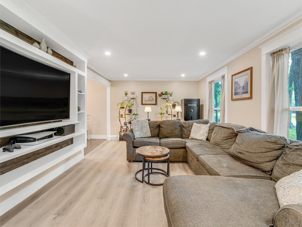 930 Garden Lane Webster, NY 14580 - Photo 8 of 26