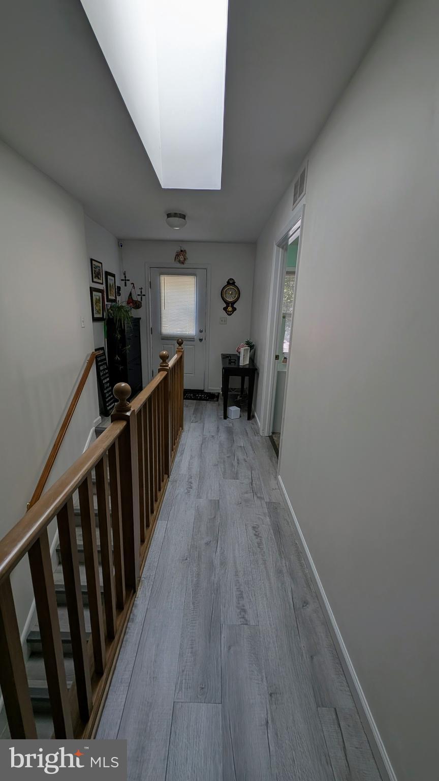 641 Fairview Avenue Lancaster, PA 17603 - Photo 7 of 19 Upper level hallway