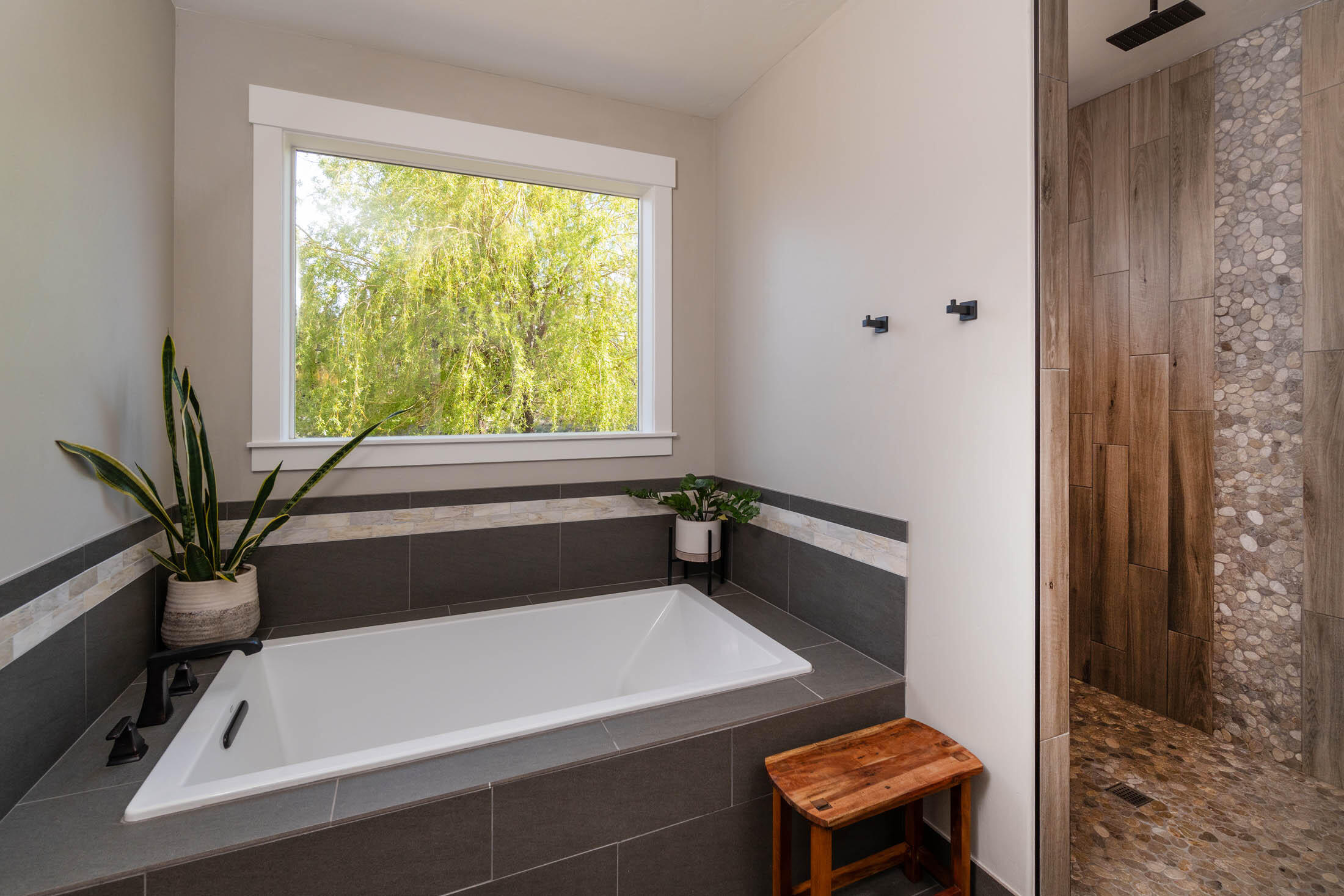 23160 Rickard Road Bend, OR 97702 - Photo 21 of 48 Primary Bath