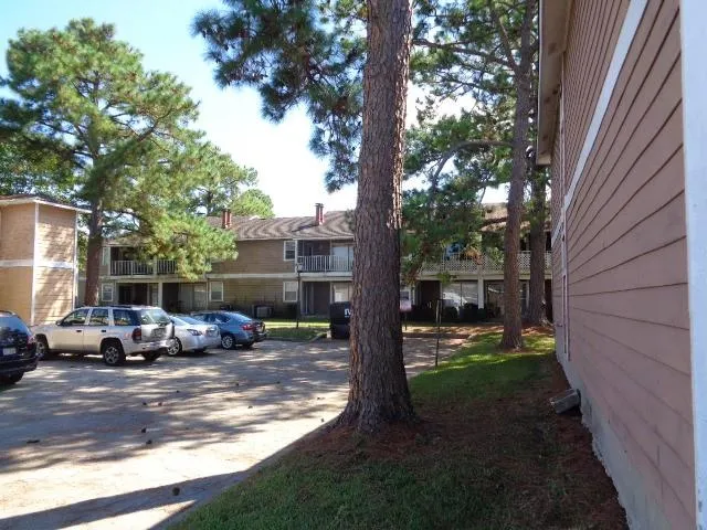 $2,300 | 2425 Oxford Place, Unit 113, Gretna, LA 70056