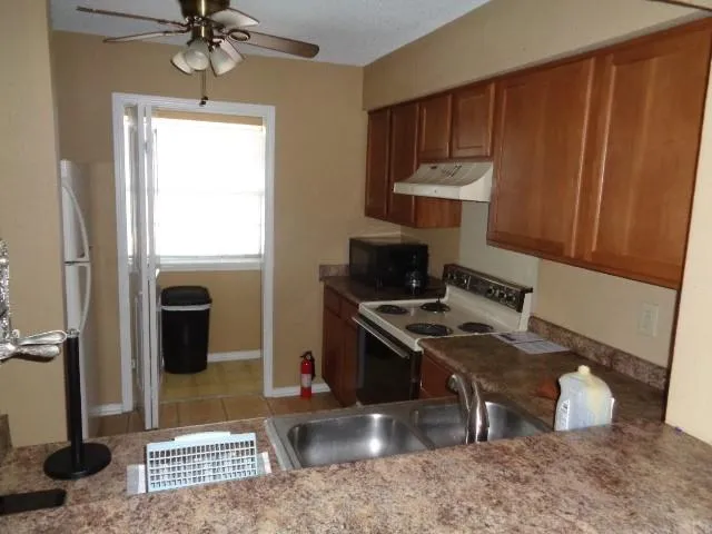 $2,300 | 2425 Oxford Place, Unit 113, Gretna, LA 70056