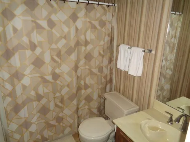 $2,300 | 2425 Oxford Place, Unit 113, Gretna, LA 70056